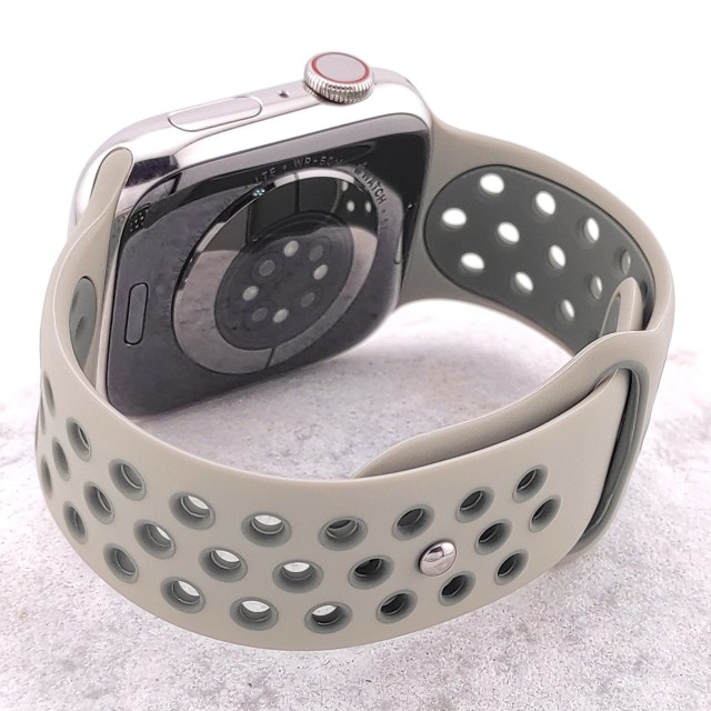 Breathable sport silicone watch strap for Apple Watch - Varun Sport | SMANIQUE